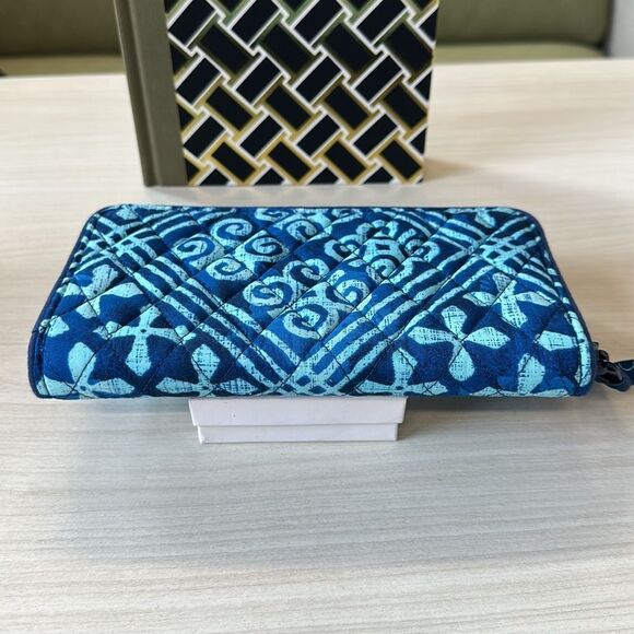 VB RFID Signature Cotton Navy Light Blue Cuban Tiles Georgia Wallet - Picture 9 of 16